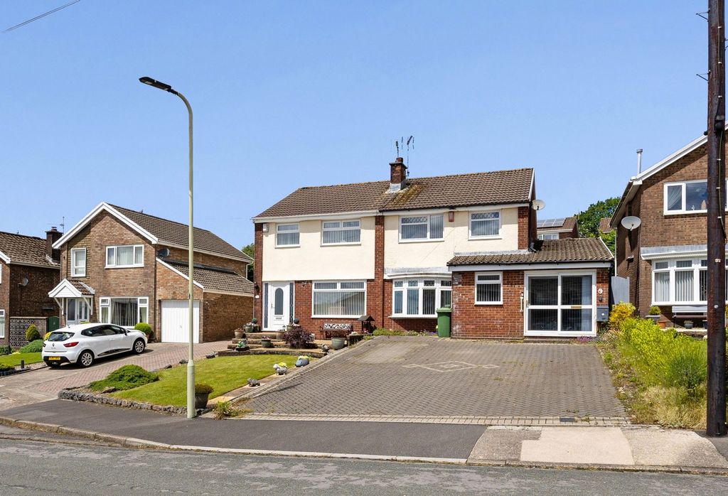Property photo 1 of 42 3 / 4 Bedroom Semi-Detached
