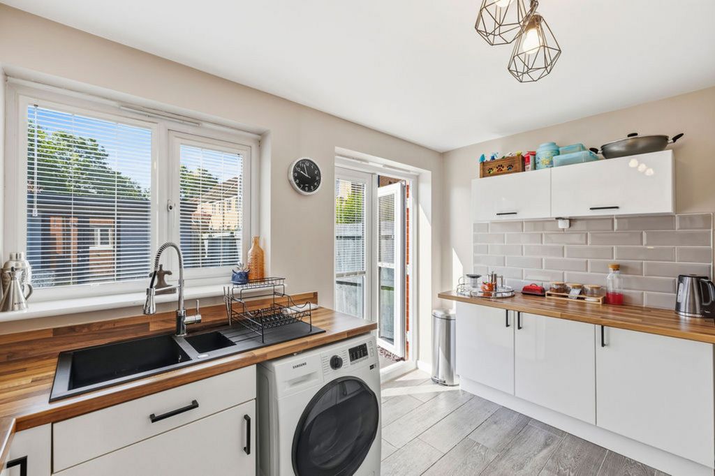 Property photo 2 of 32
