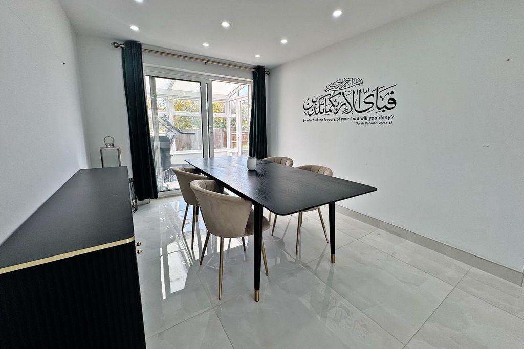 Property photo 3 of 12 4653436