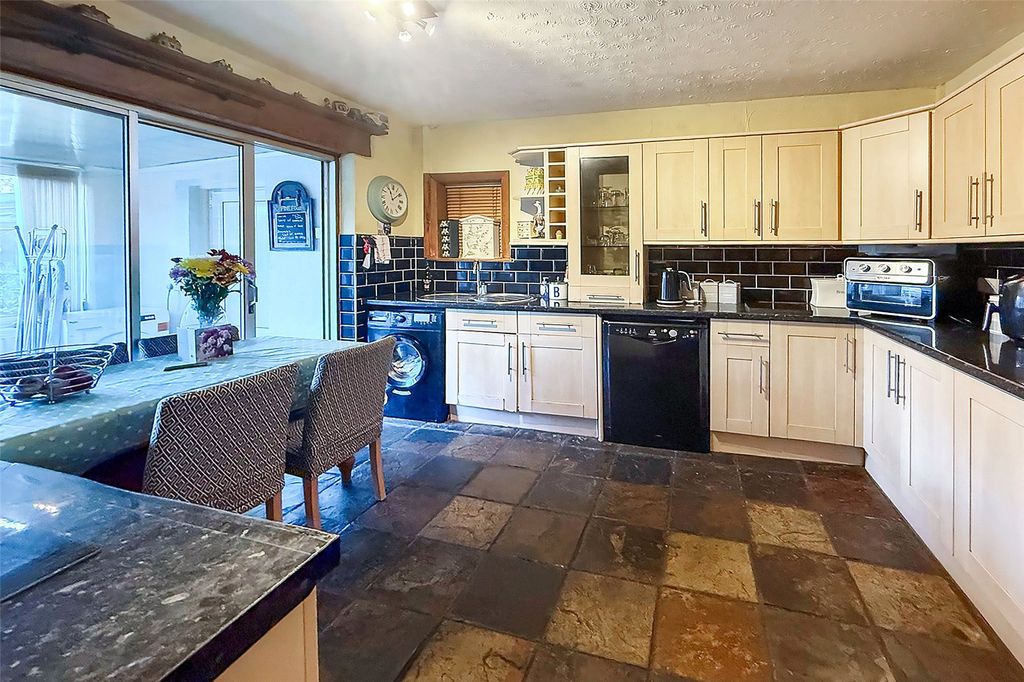 Property photo 3 of 21 Picture No. 11