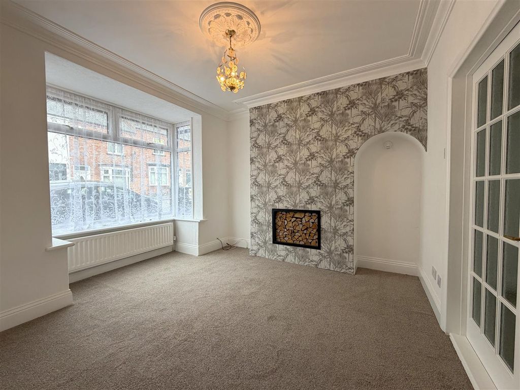 Property photo 2 of 10 Lounge