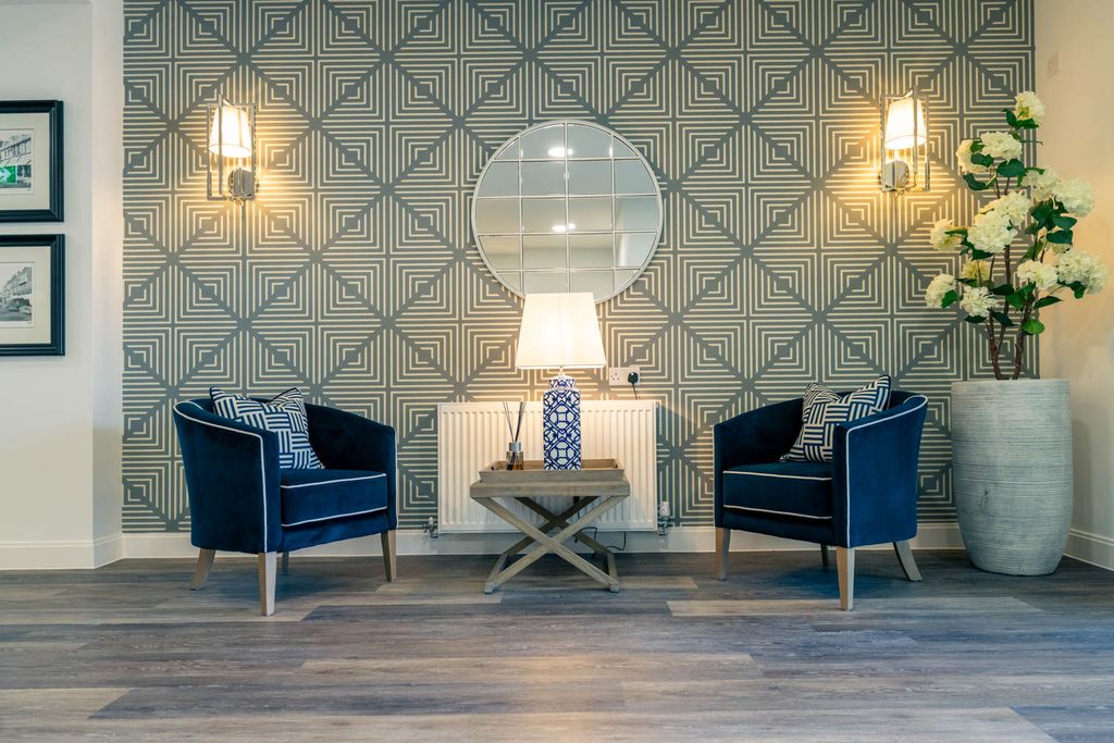 Property photo 3 of 6 Lobby