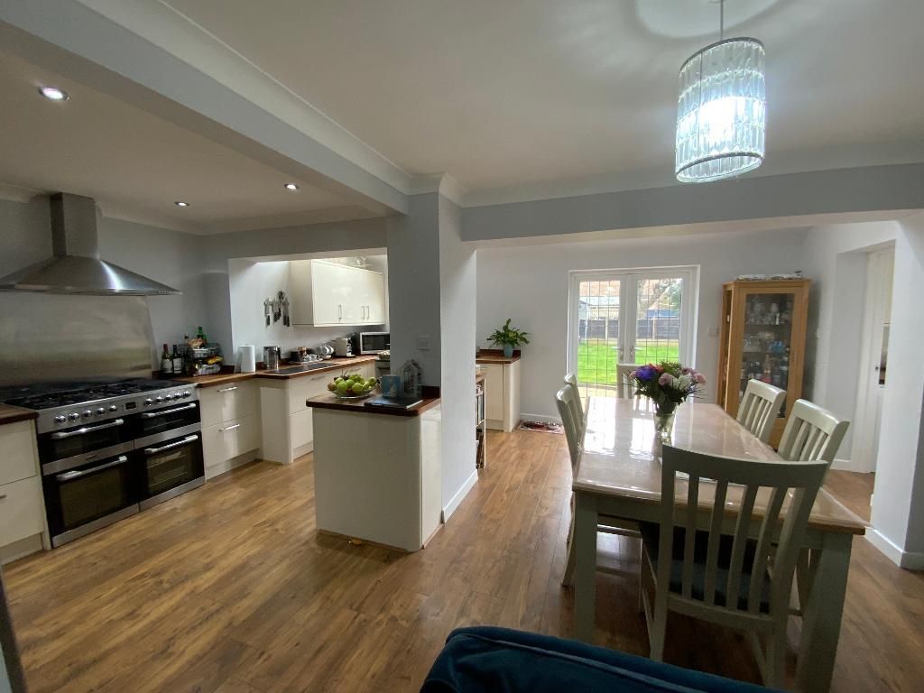 Property photo 3 of 20 Living Room/Kitchen 32'3 x 19'3>10'10