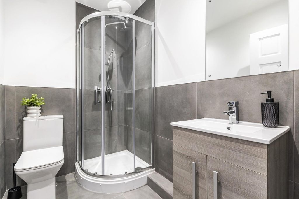Property photo 3 of 6 Modern, Well-Maintained Bathroom With A Corner Gla...