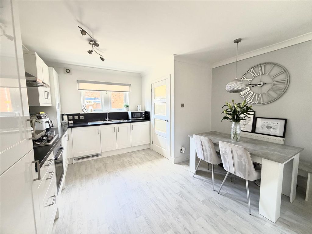 Property photo 2 of 28 Dining Kitchen