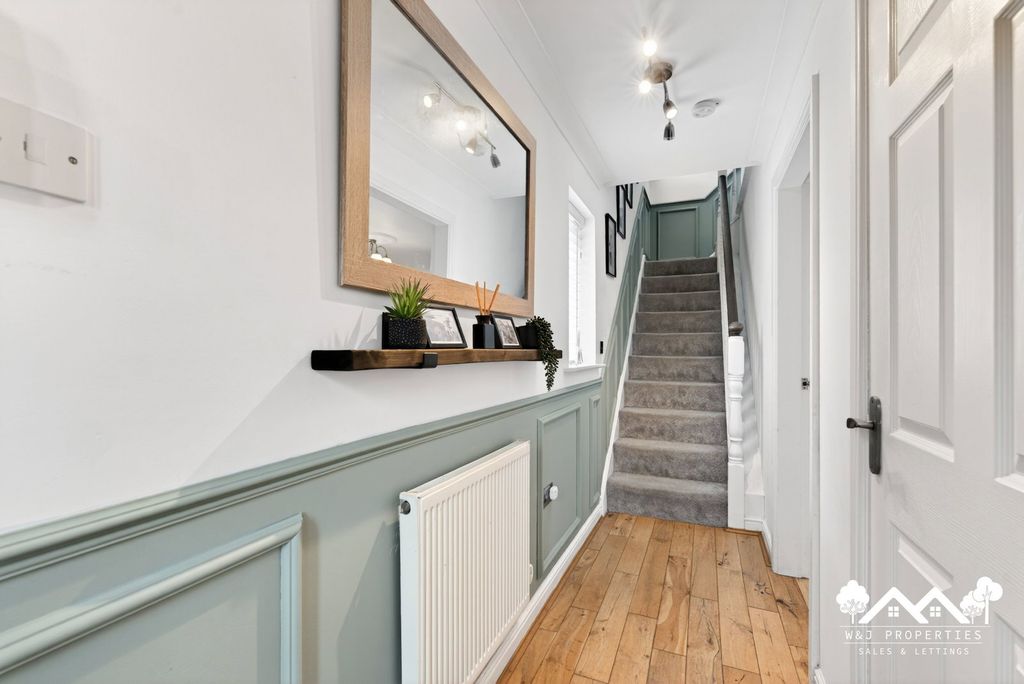 Property photo 2 of 34