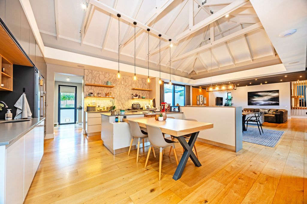 Property photo 3 of 32 Dbv1738350