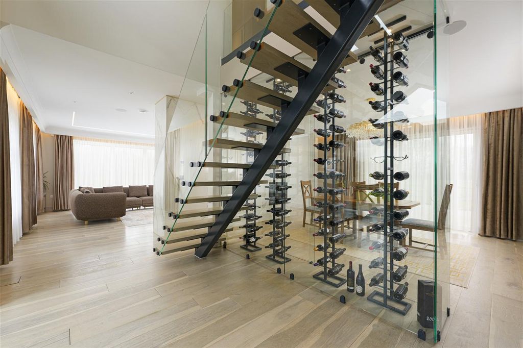 Property photo 3 of 29