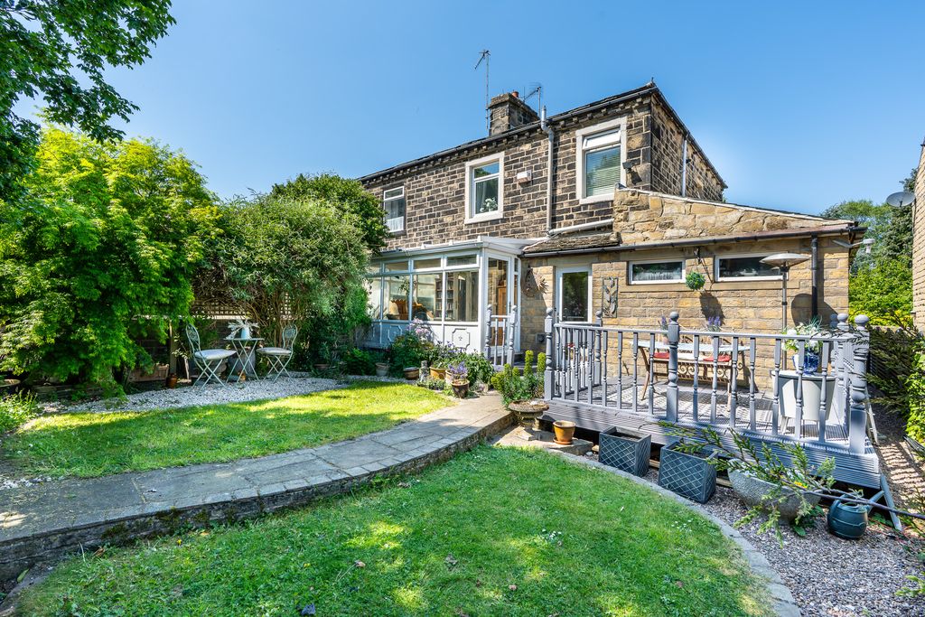 Property photo 2 of 31