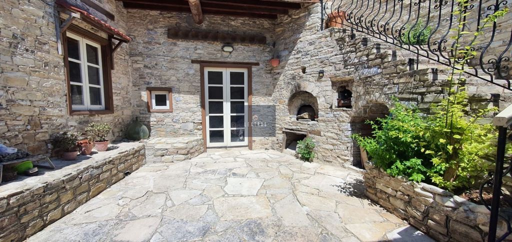 Property photo 2 of 27