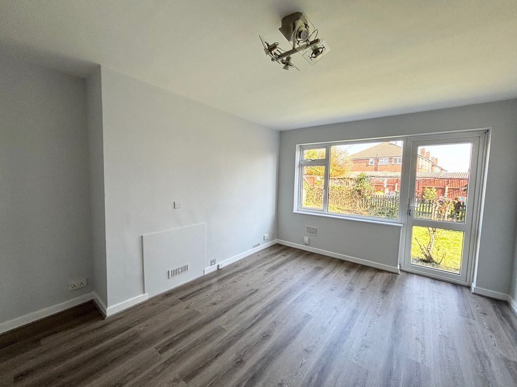 Property photo 3 of 7 Photo 6