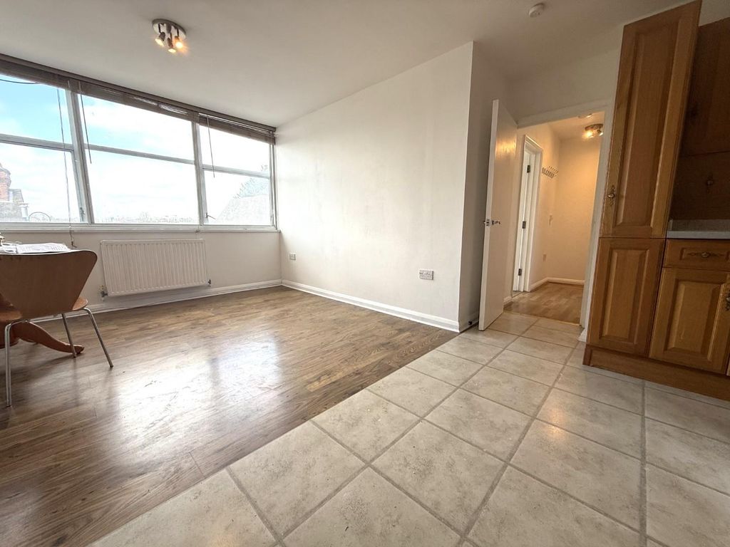 Property photo 2 of 8 Lounge Area