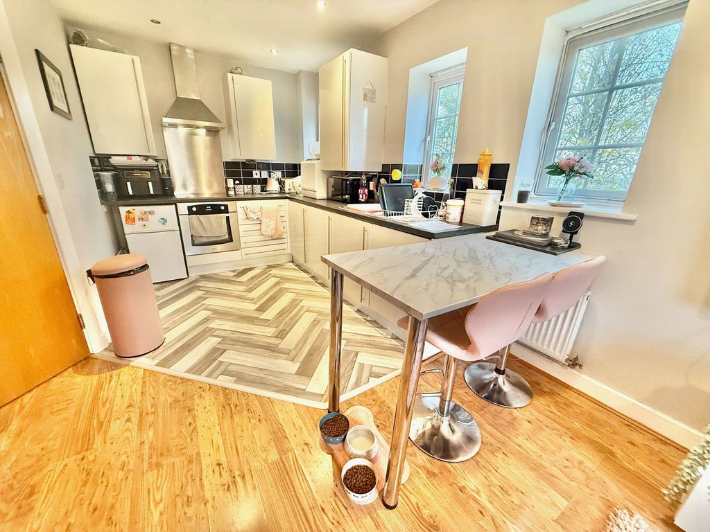 Additional image 5 of 2 bed flat for saleDonnington Court, Dudley DY1