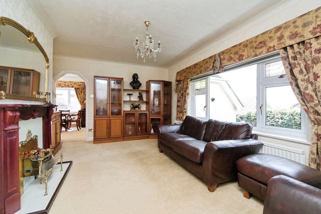 Property photo 2 of 17 Photo