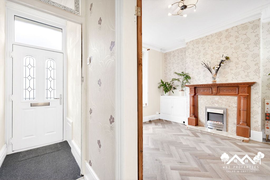 Property photo 3 of 27