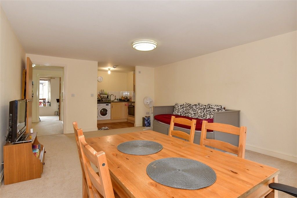 Property photo 3 of 10 Lounge/Dining Area