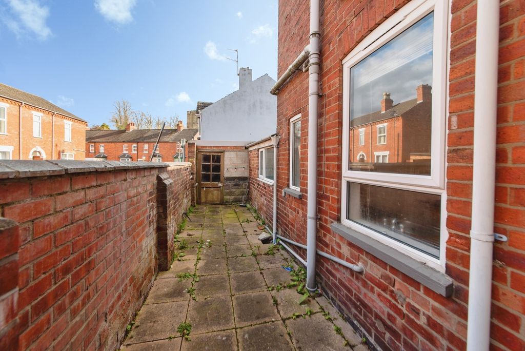 Additional image 5 of 2 bed flat for saleRasen Lane, Lincoln, Lincolnshire LN1