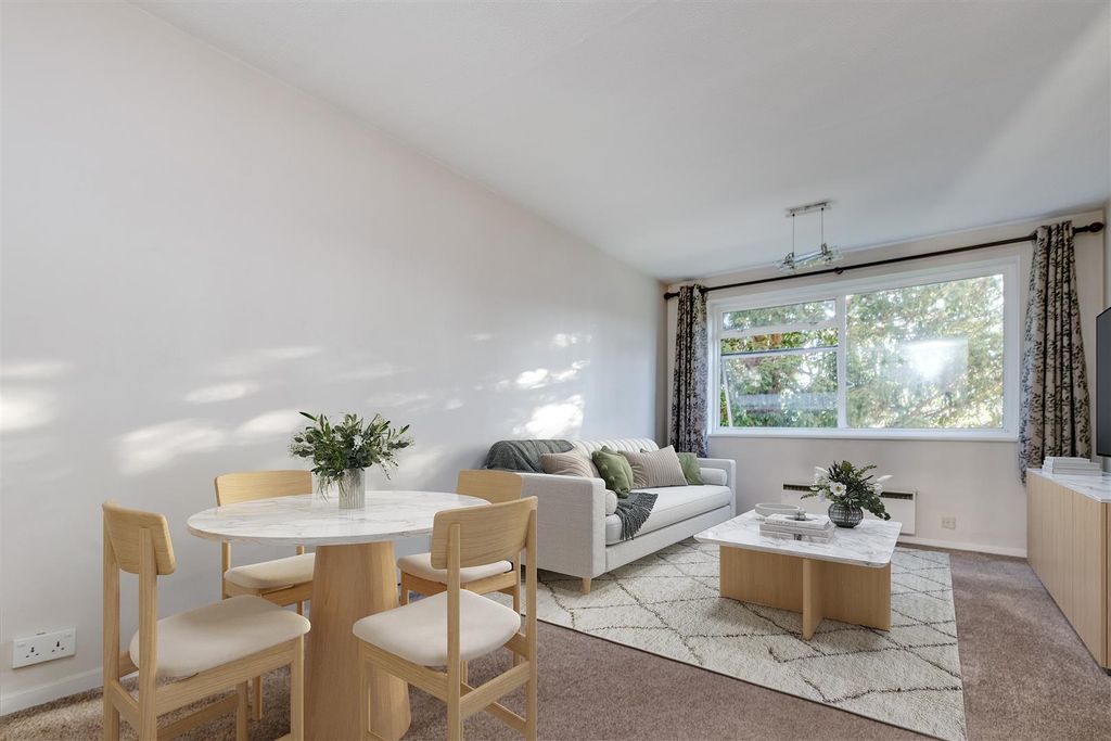 Property photo 1 of 7 Reception/Dining Room