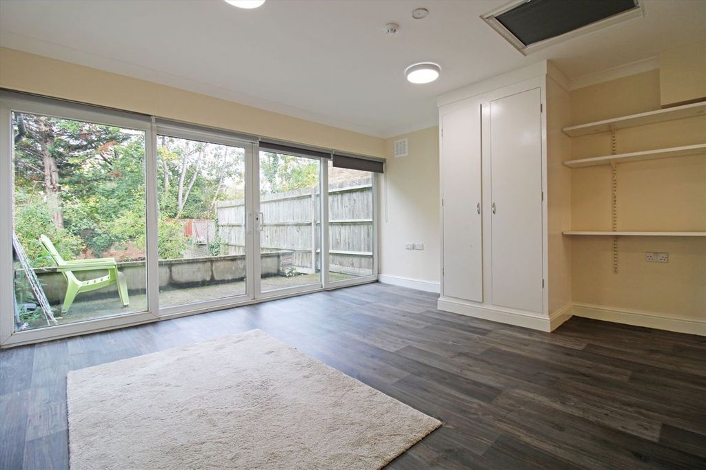 Property photo 1 of 4