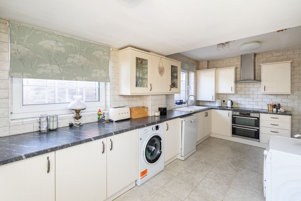 Property photo 2 of 15 Dsc00208