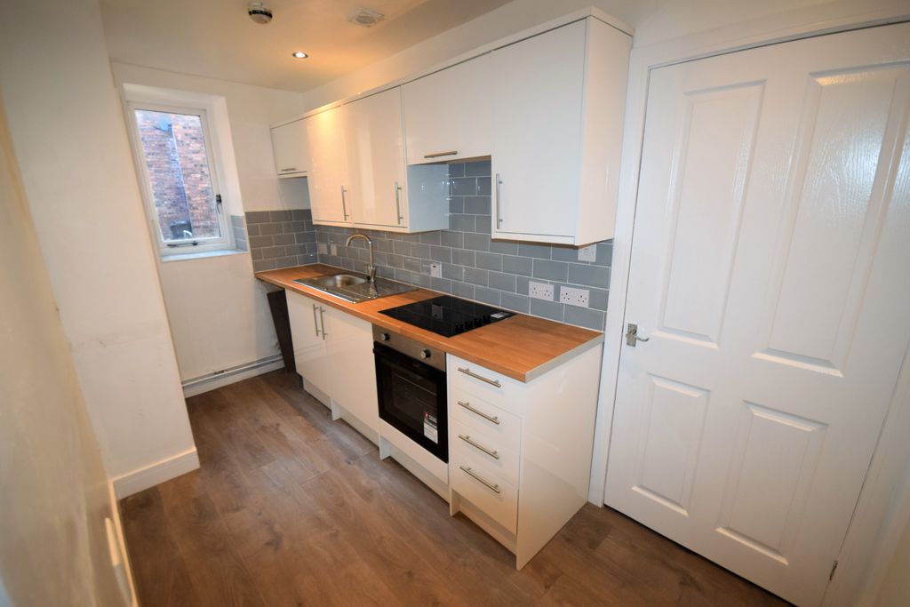 Property photo 3 of 6 Kitchen
