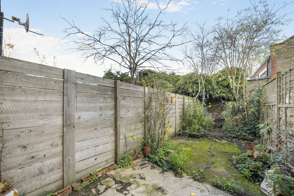 Property photo 2 of 12 Garden