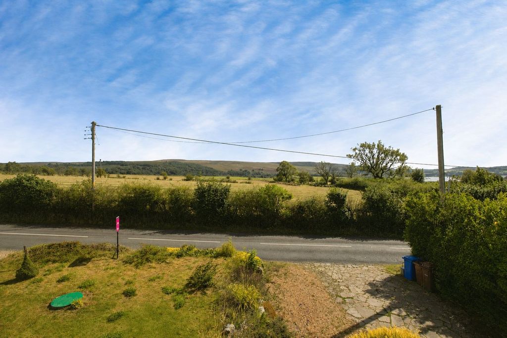 Property photo 2 of 30