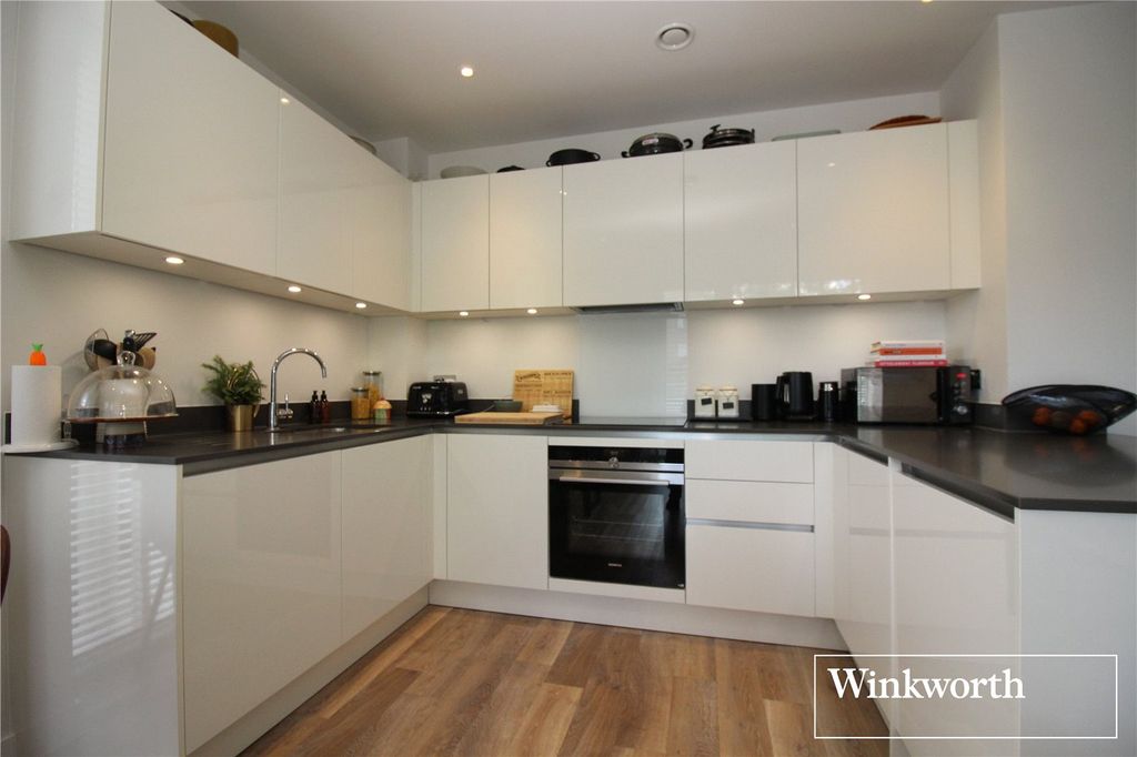 Additional image 8 of 2 bed flat for saleStation Road, Borehamwood, Hertfordshire WD6