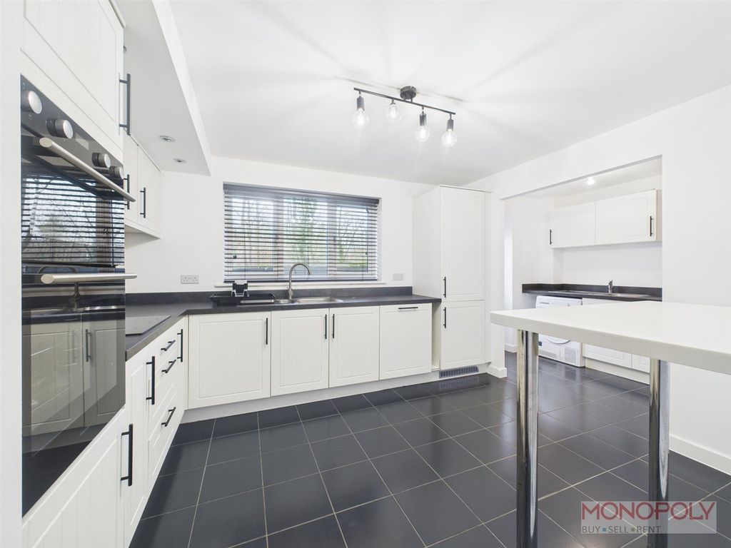 Property photo 3 of 30 Cam01943G0-Pr0575-Still016.Jpg