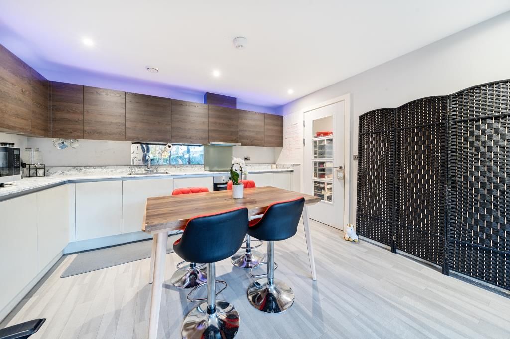 Property photo 1 of 19 Kitchen