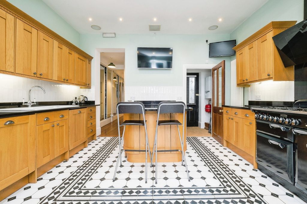 Property photo 2 of 41 Pbox-Img.Jpg