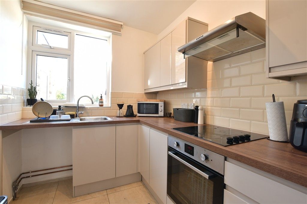 Property photo 2 of 11 Kitchen