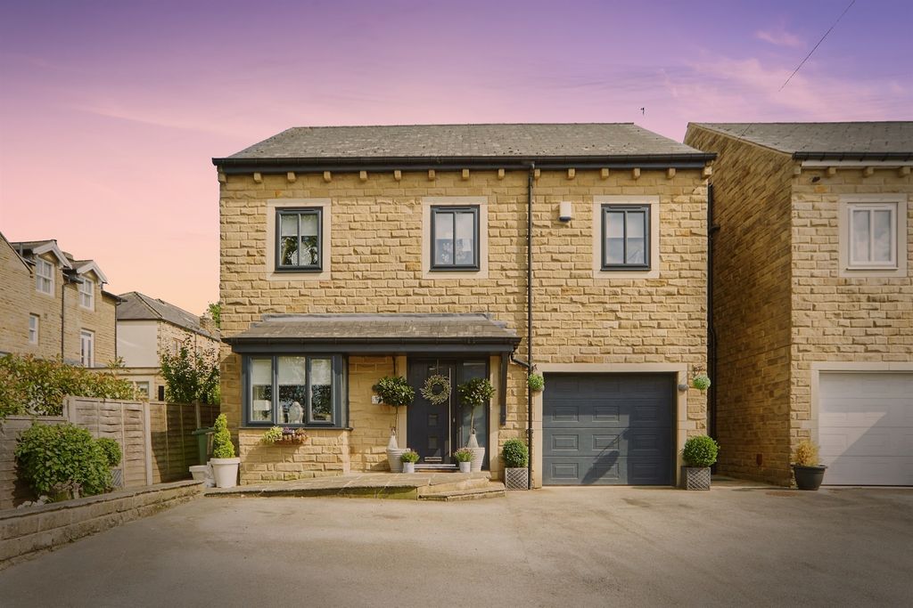 Property photo 1 of 17 External