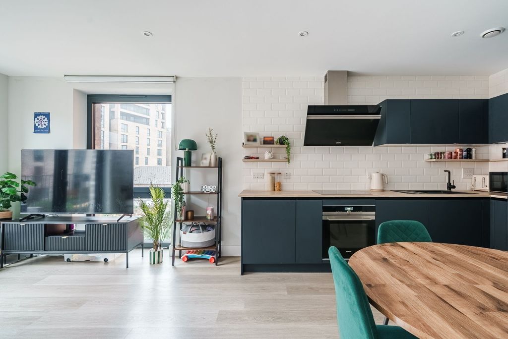 Property photo 2 of 17 4914971