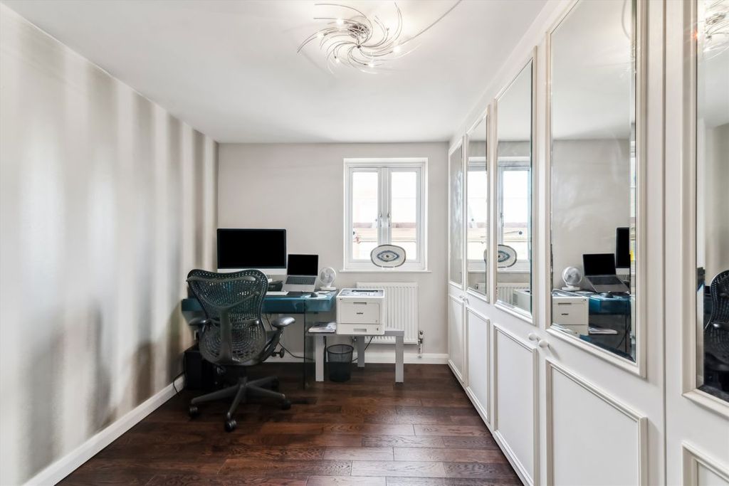 Property photo 1 of 8