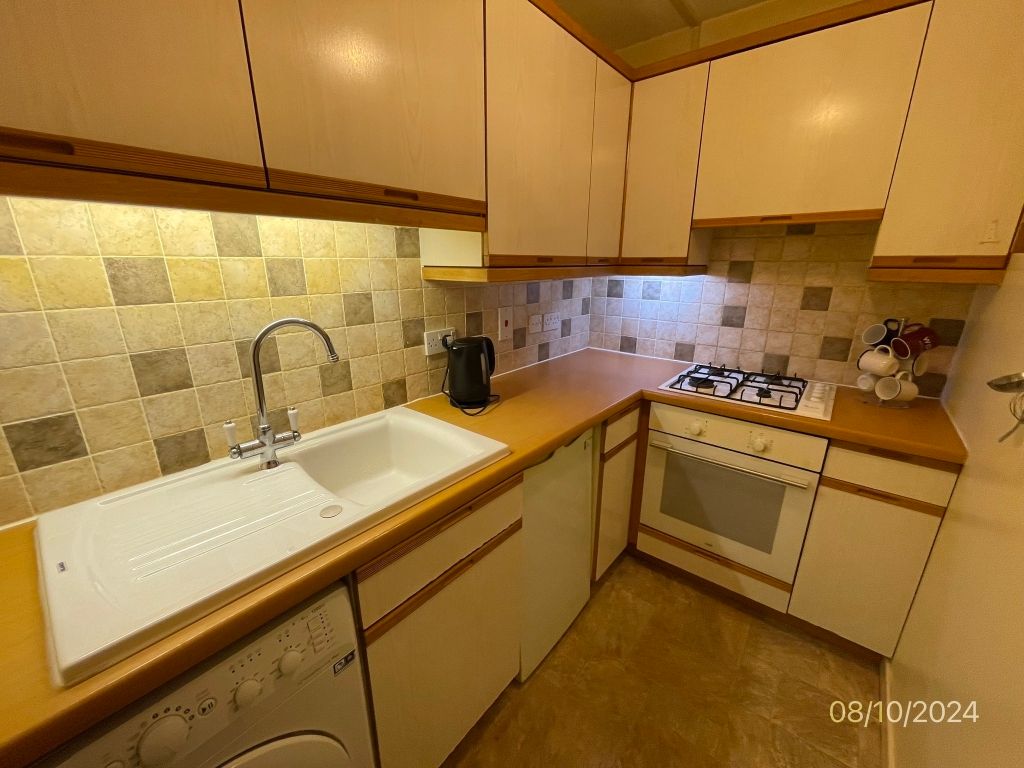 Property photo 2 of 7 Kitchen