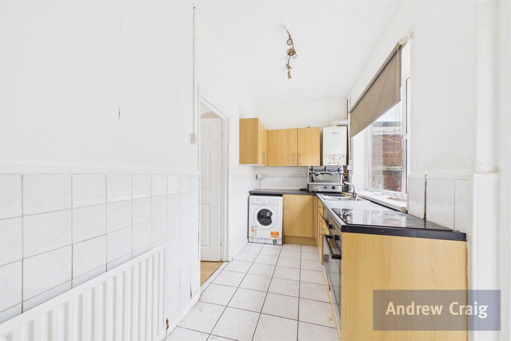 Property photo 3 of 6 Kitchen
