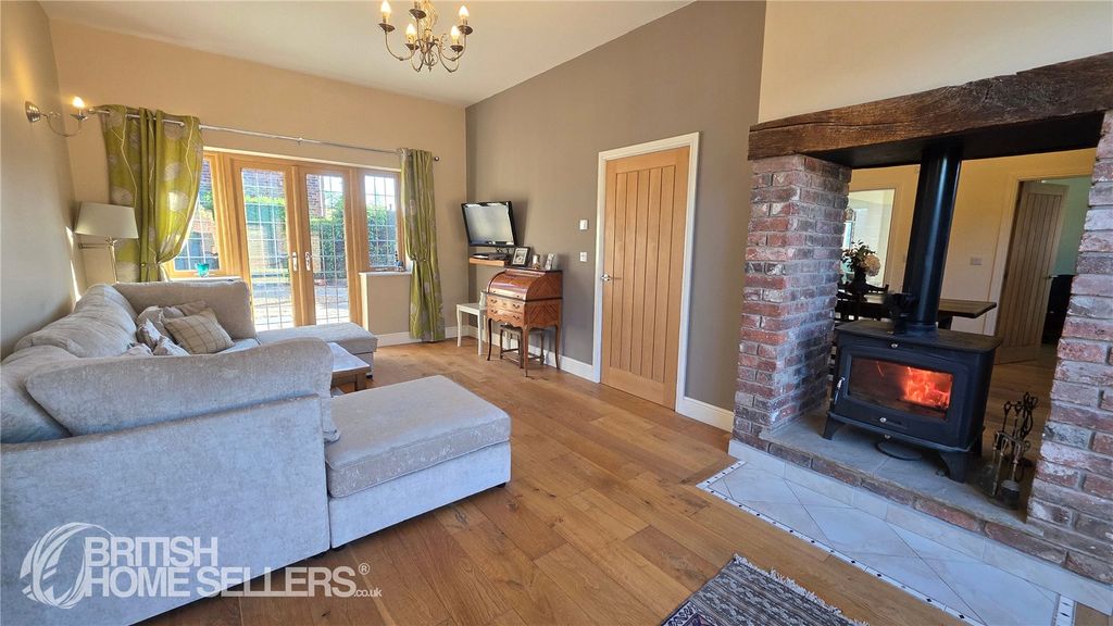 Property photo 2 of 28 Picture No. 23