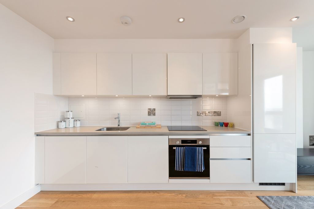 Property photo 2 of 17 Kitchen