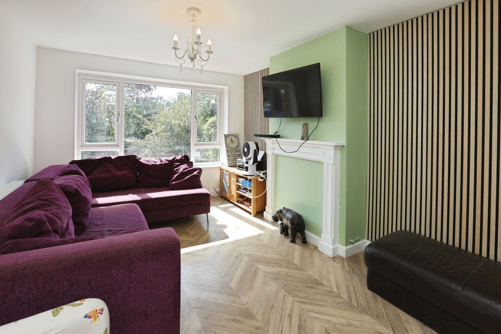 Property photo 2 of 17 Photo