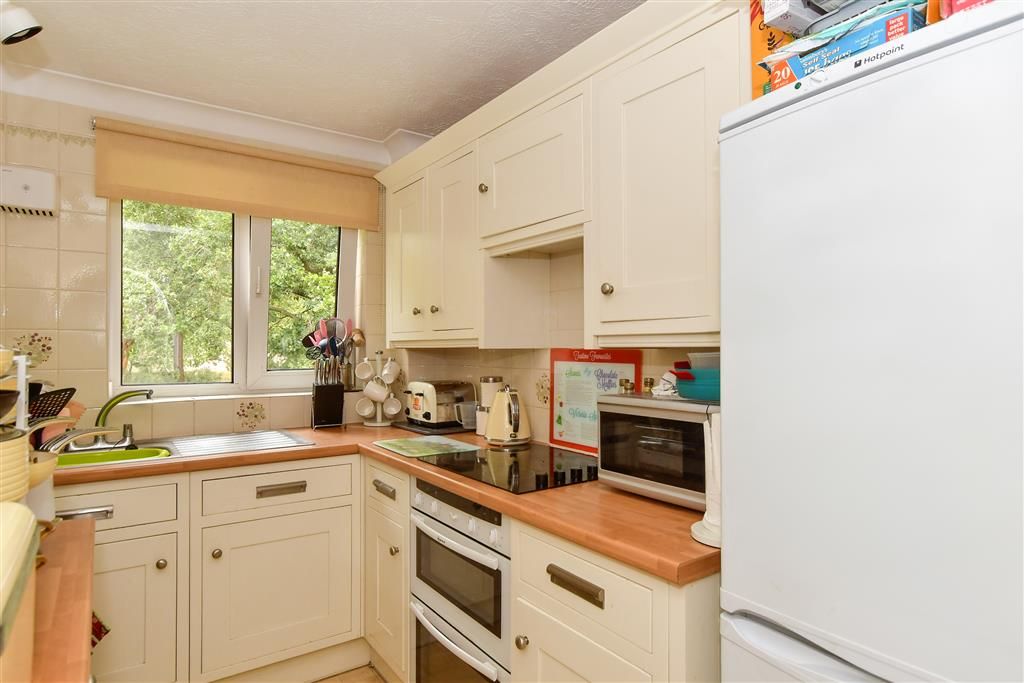 Property photo 3 of 8 Kitchen