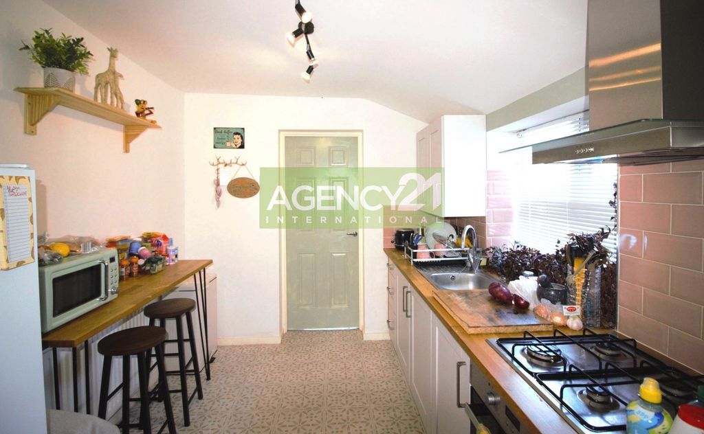 Property photo 2 of 11 Photo 4