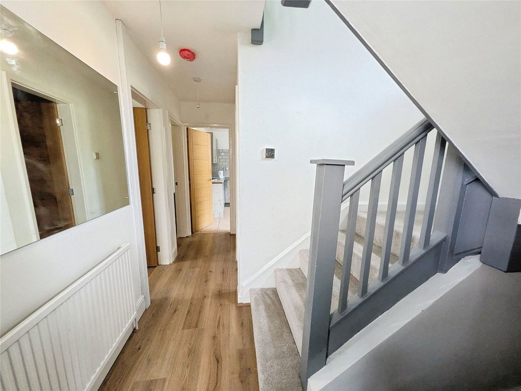Property photo 3 of 18 Entrance