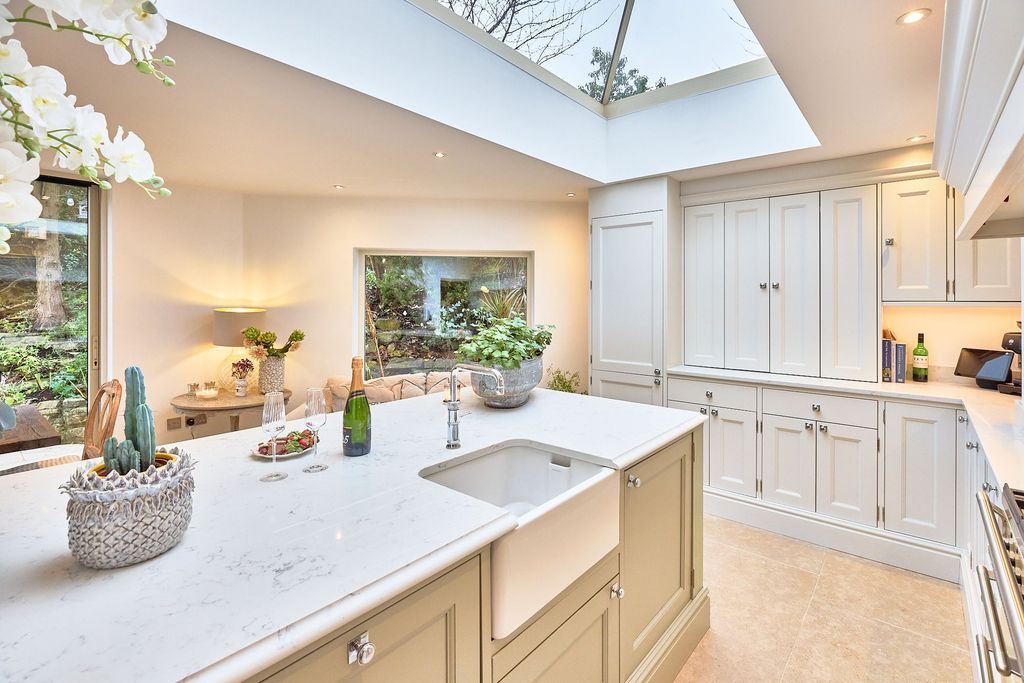 Property photo 2 of 47