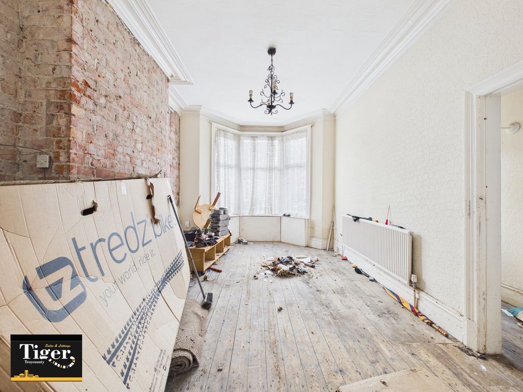 Property photo 3 of 15 Cam03440G0-Pr0557-Still005