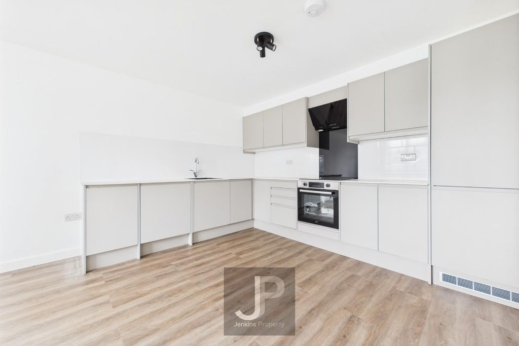Property photo 3 of 8 Cam01632G0-Pr0203-Still026.Jpg