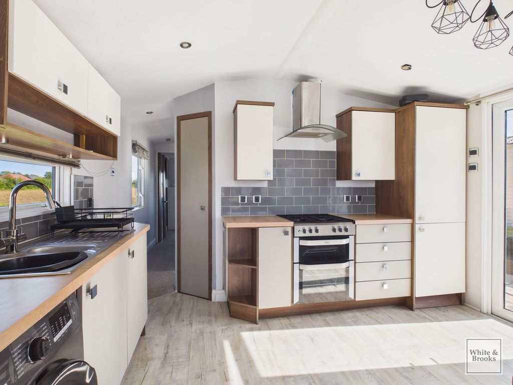 Property photo 3 of 14 Kitchen