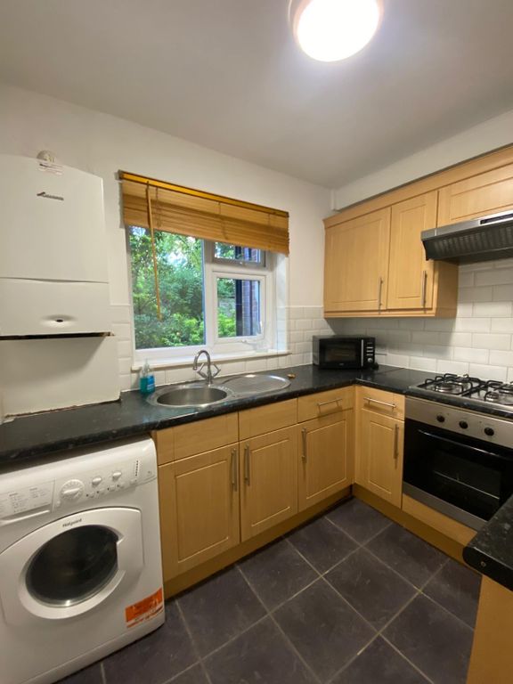 Property photo 2 of 6 Kitchen