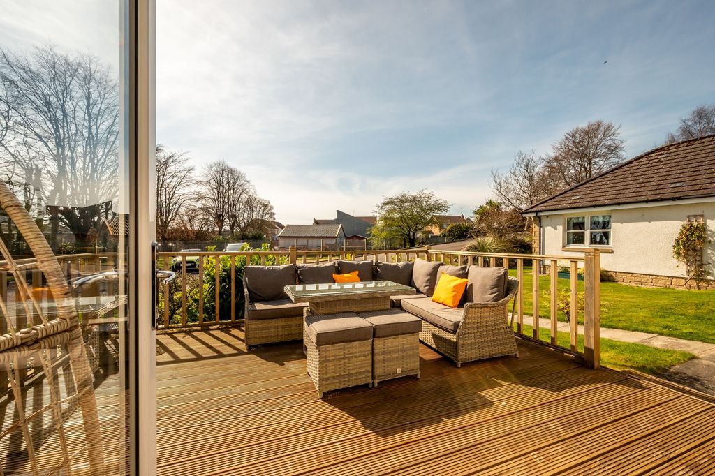 Property photo 2 of 24