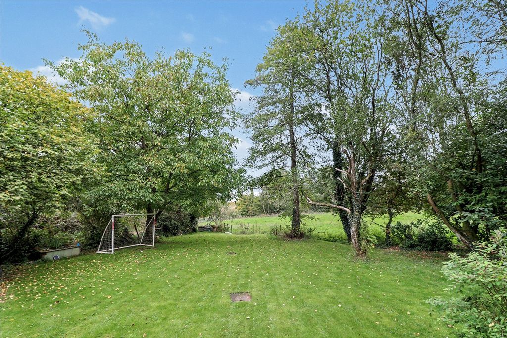 Property photo 2 of 17 Garden